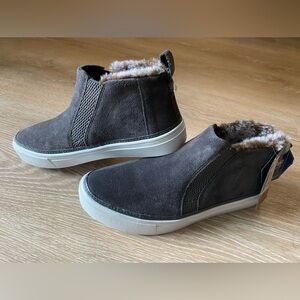 TOMS Paxton Water Resistant Slip On Women's Shoes- Brand New Without Box